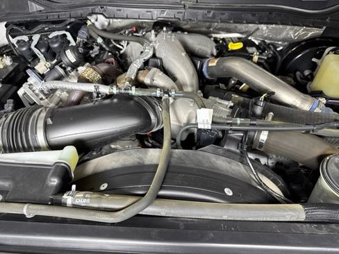 Certified 2022 Ford F250 Lariat w/ Lariat Value Package AWD/4WD image 9