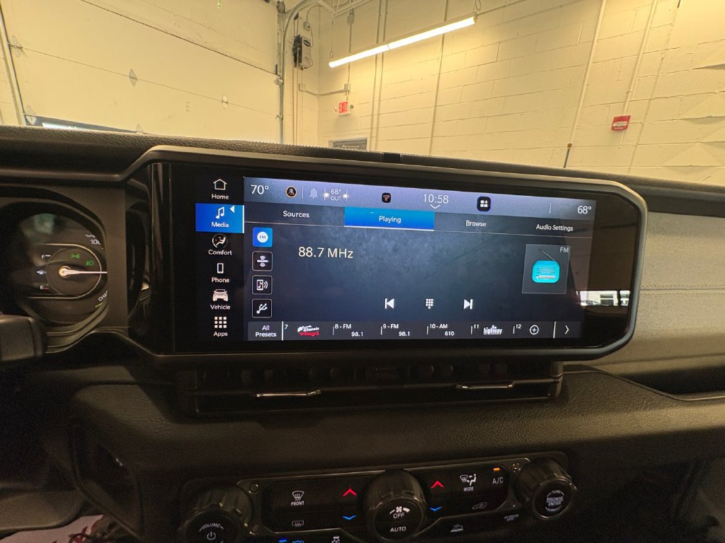 Used 2024 Jeep Wrangler Unlimited AWD/4WD image 19
