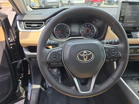 Used 2022 Toyota RAV4 XLE Premium AWD/4WD image 14