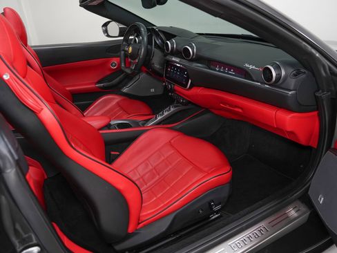 Used 2022 Ferrari Portofino M image 2
