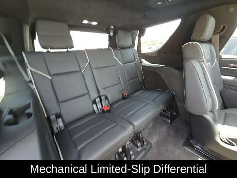 Used 2024 Cadillac Escalade Premium Luxury w/ Performance Package AWD/4WD image 8