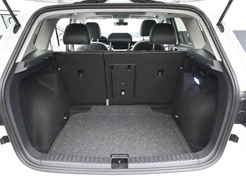 Certified 2025 Volkswagen Taos SE w/ Panoramic Sunroof Package image 30