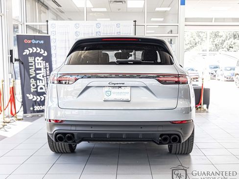 Used 2023 Porsche Cayenne w/ Premium Package AWD/4WD image 13