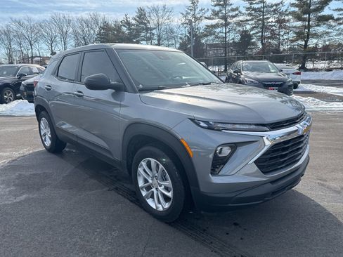 Used 2024 Chevrolet TrailBlazer LS image 3