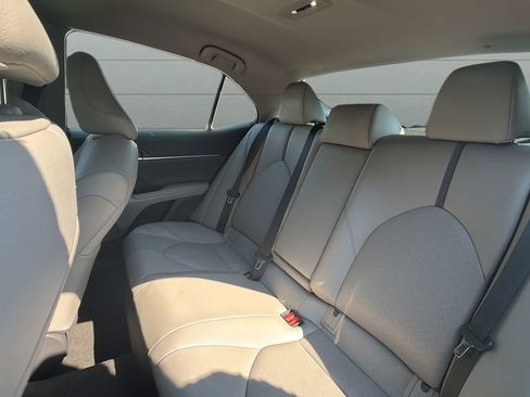 Used 2021 Toyota Camry XLE FWD image 23