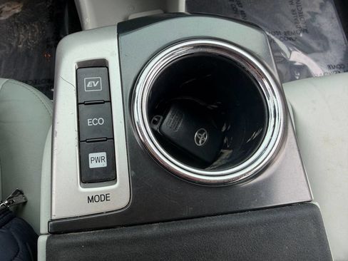 Used 2013 Toyota Prius V Five image 24