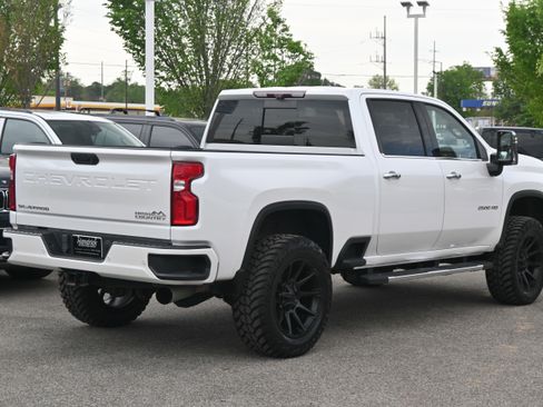 Used 2020 Chevrolet Silverado 2500 High Country image 15