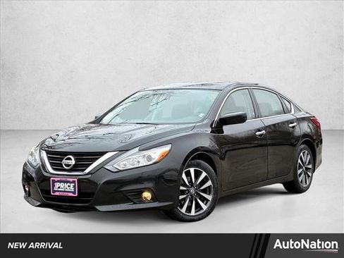 Used 2017 Nissan Altima 2.5 SV image 1
