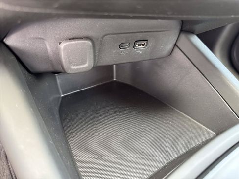 Used 2025 Chevrolet Trax LS FWD image 28