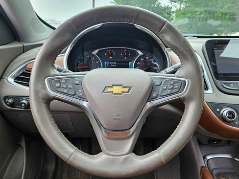 Used 2018 Chevrolet Malibu Premier w/ Driver Confidence Package FWD image 14