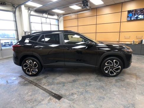 Used 2026 Chevrolet Trax RS w/ Sunroof Package image 8