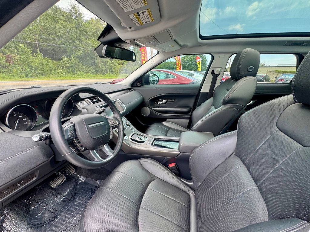 Used 2019 Land Rover Range Rover Evoque SE AWD/4WD image 8