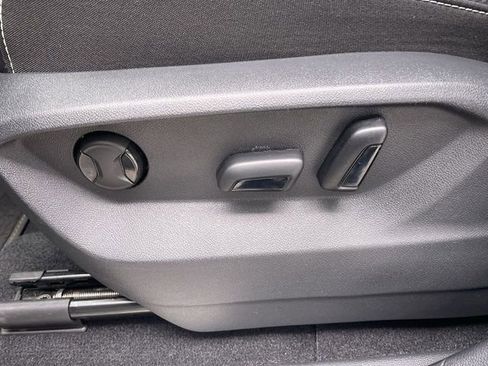 Used 2025 Volkswagen Atlas Cross Sport SE AWD/4WD image 12