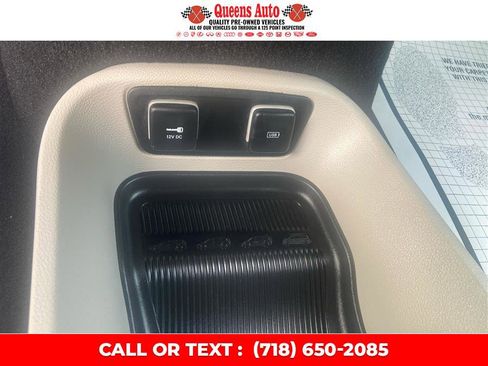 Used 2019 Chrysler Pacifica Touring-L image 36