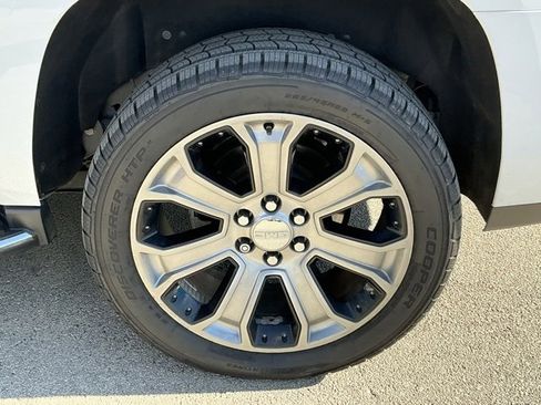 Used 2017 GMC Yukon Denali w/ Open Road Package image 5