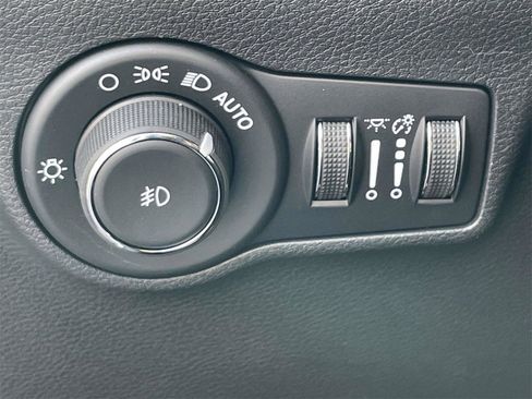 New 2026 Jeep Compass Latitude image 12