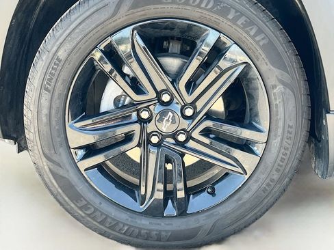 Used 2025 Chevrolet Trax ACTIV w/ Sunroof Package FWD image 31
