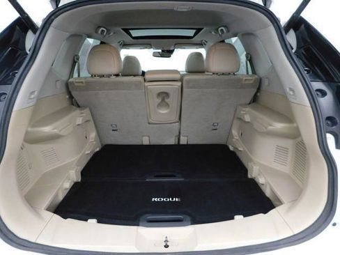 Used 2019 Nissan Rogue SL w/ Premium Package image 17