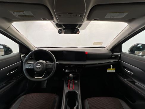 New 2026 Nissan Kicks SR AWD/4WD image 9