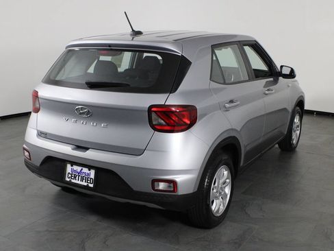 Certified 2025 Hyundai Venue SE FWD image 4