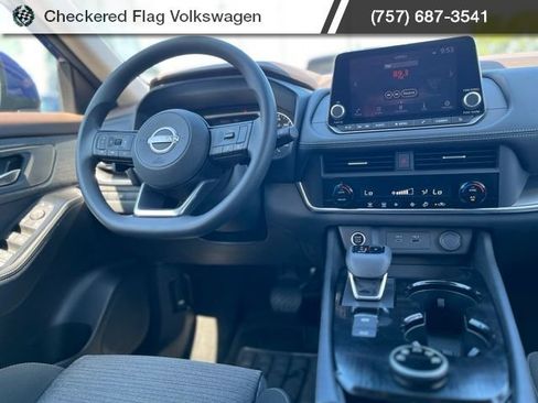 Used 2023 Nissan Rogue SV AWD/4WD image 29