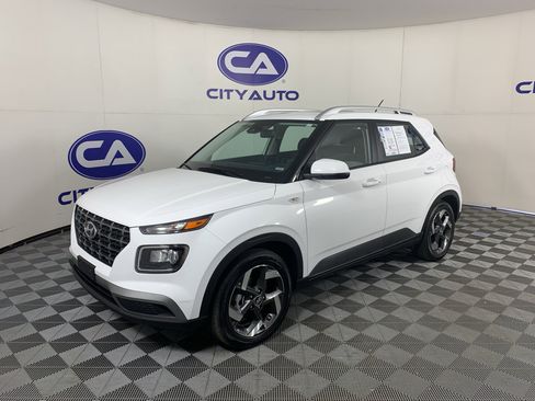 Used 2025 Hyundai Venue SEL FWD image 7