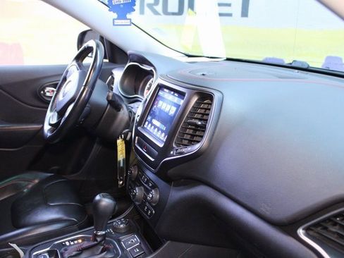 Used 2020 Jeep Cherokee Trailhawk image 10