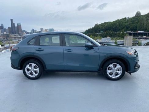 Certified 2023 Honda HR-V LX image 3
