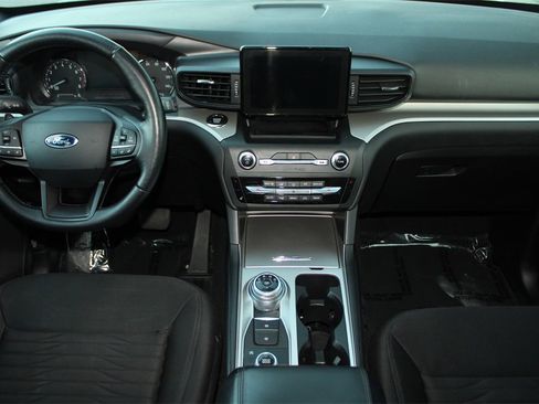 Used 2020 Ford Explorer XLT w/ Comfort Package image 18