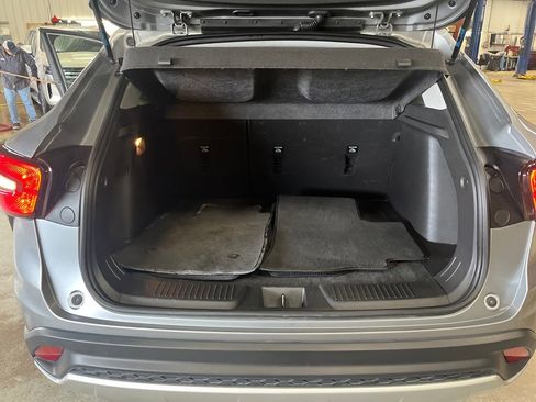 Used 2025 Chevrolet Trax LT FWD image 38
