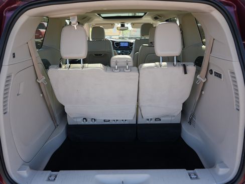 Used 2017 Chrysler Pacifica Limited FWD image 26