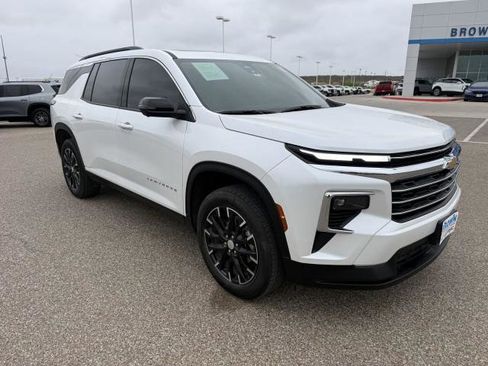 Used 2025 Chevrolet Traverse LT w/ Sun and Wheel Package image 2