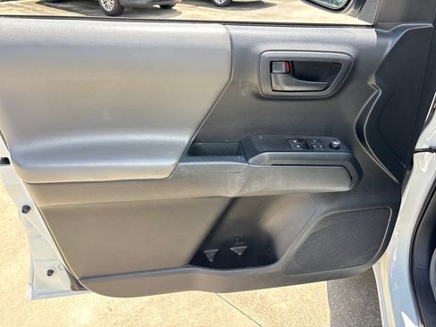 Used 2017 Toyota Tacoma SR RWD image 15