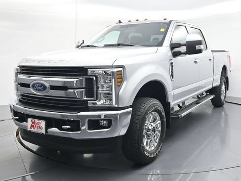 Used 2019 Ford F250 XLT w/ XLT Premium Package AWD/4WD image 2