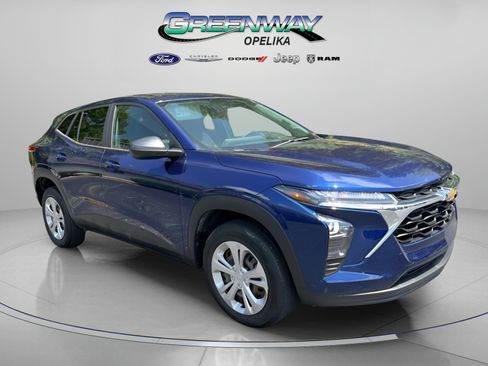 Used 2024 Chevrolet Trax LS FWD image 1