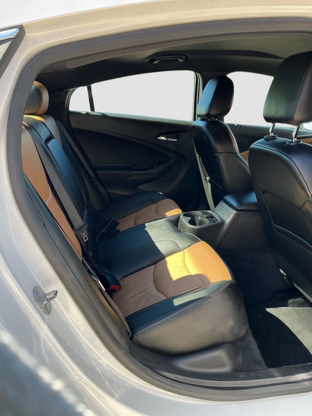 Used 2018 Chevrolet Volt Premier w/ Driver Confidence Package FWD image 21