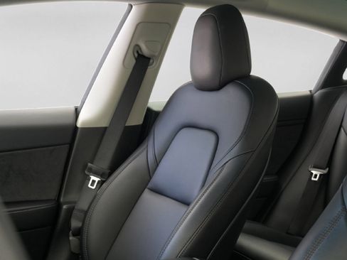 Used 2023 Tesla Model 3 Standard Range RWD image 8