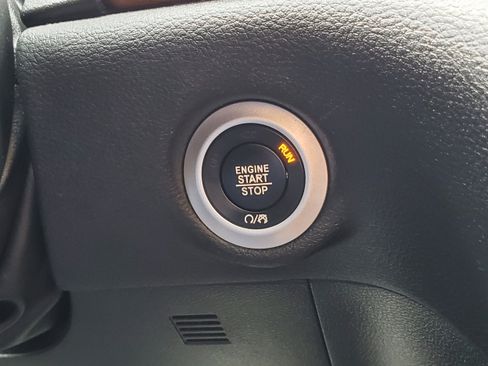 Used 2019 Chrysler Pacifica Limited w/ Tire & Wheel Group image 22