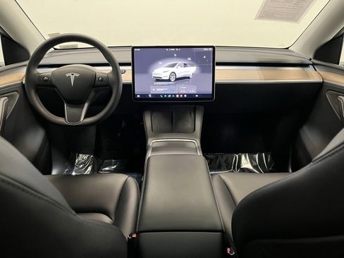 Used 2023 Tesla Model Y Long Range image 17
