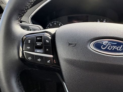 Used 2022 Ford Escape SE w/ Cold Weather Package image 10