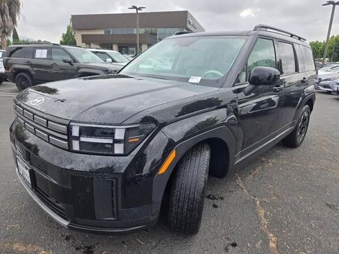 Used 2024 Hyundai Santa Fe SEL image 2