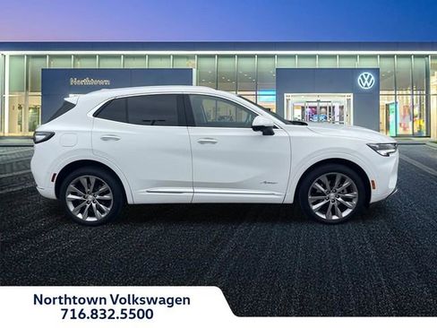 Used 2021 Buick Envision Avenir w/ Technology Package II image 2