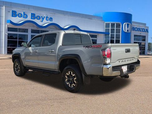 Used 2021 Toyota Tacoma TRD Off-Road AWD/4WD image 7