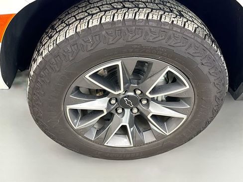 Used 2024 Chevrolet Suburban Z71 w/ Luxury Package image 35