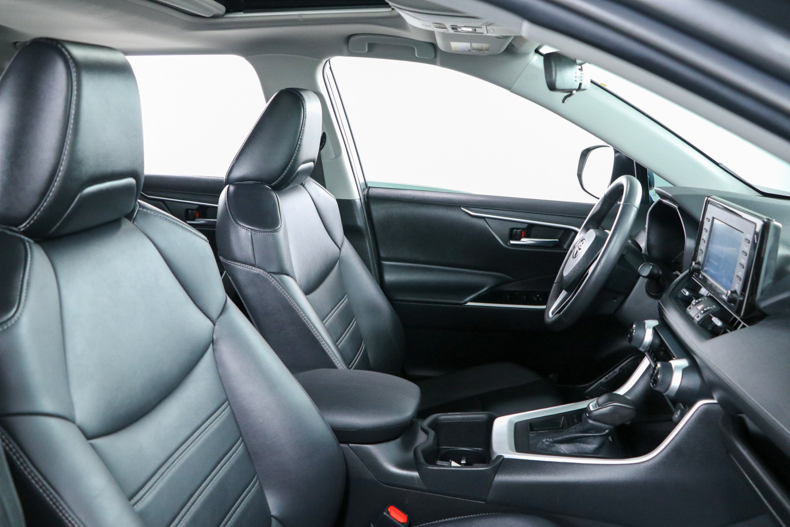 Used 2022 Toyota RAV4 XLE Premium FWD image 27