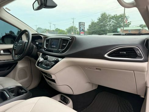Used 2021 Chrysler Voyager Lxi FWD image 26