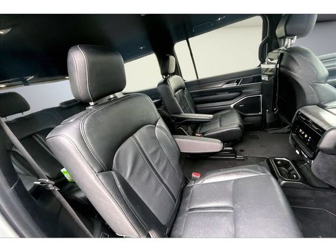 Used 2024 Jeep Wagoneer Series III AWD/4WD image 26
