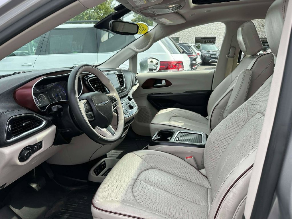 Used 2020 Chrysler Pacifica Limited w/ Advanced Safetytec Group FWD image 13