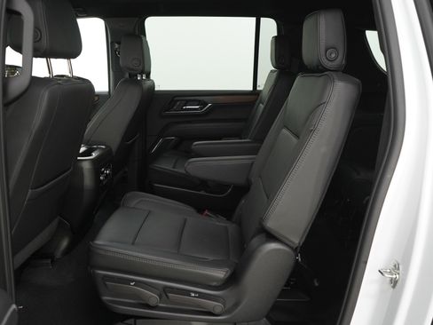Used 2025 GMC Yukon XL Denali image 16