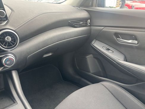 Used 2025 Nissan Sentra SV FWD image 33